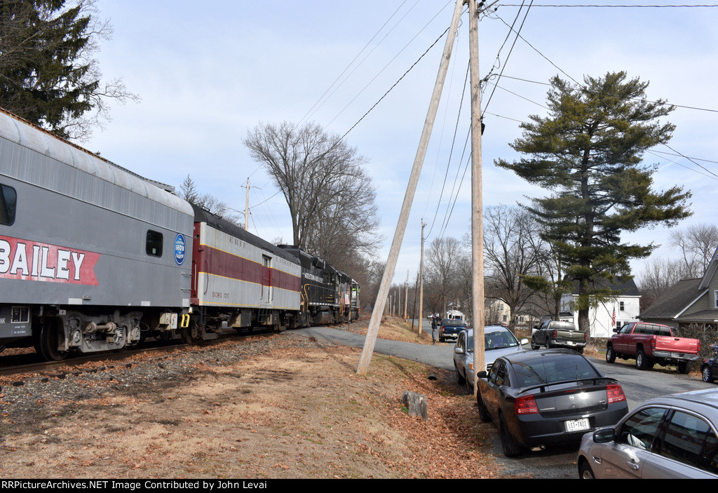 EL Power Car in the set  